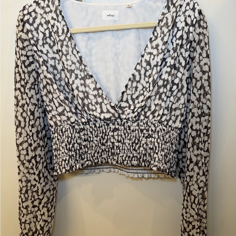 Wilfred Aritzia Black & White Printed Smocked V-Neck Women's Crop Top - Picture 2 of 7